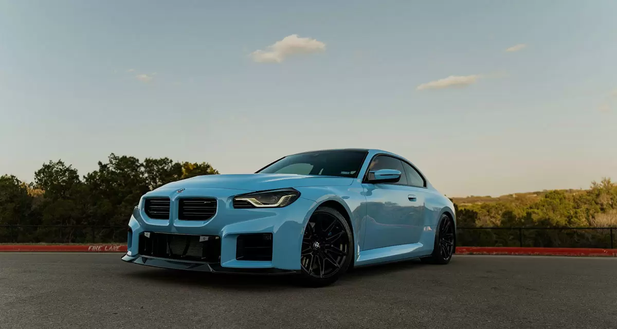 Automobil